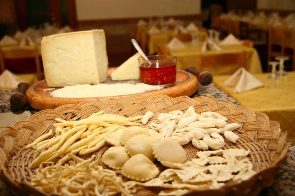 Pino Loricato Hotel Castelluccio Inferiore